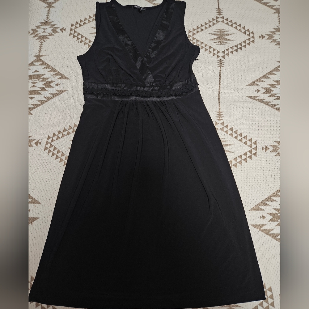 Daisy Fuentes Black Sleeveless Surplice V-Neck Dress Satin Ruffle Trim Sz S